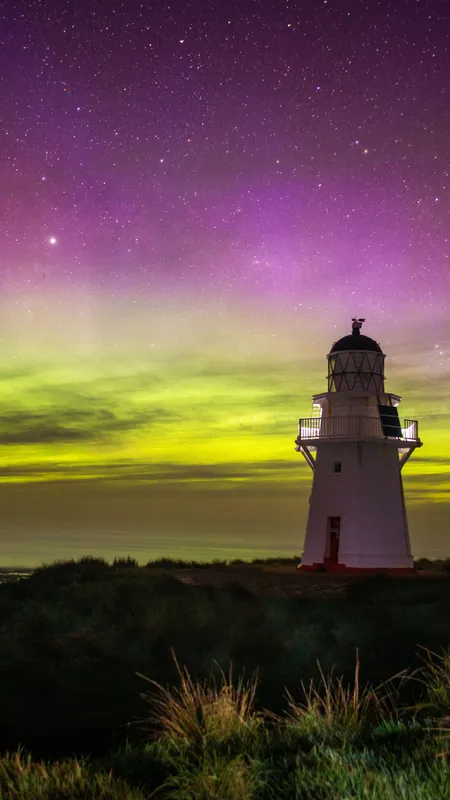 Catlins lighthouse with aurora